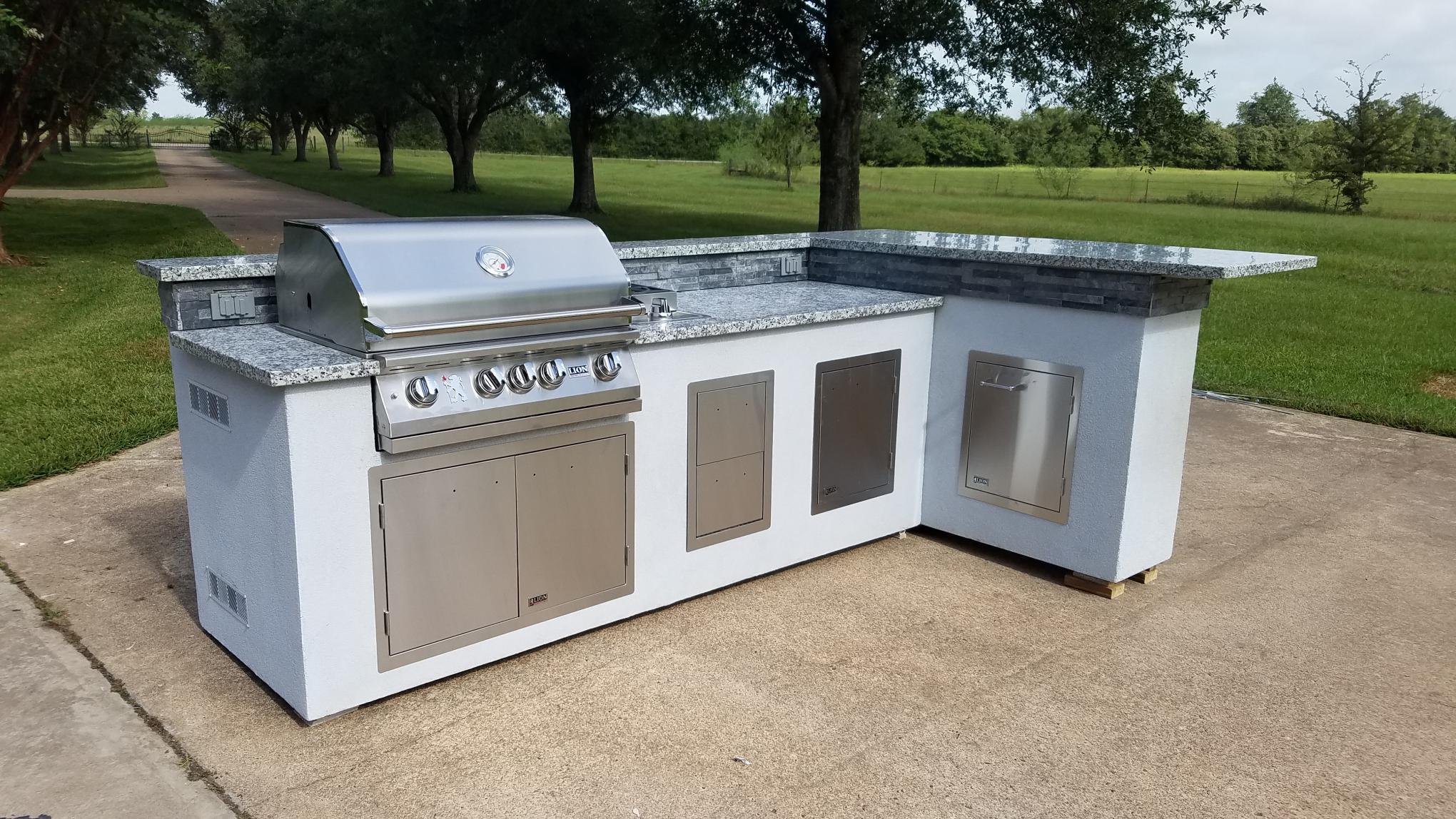 Outdoor Kitchen